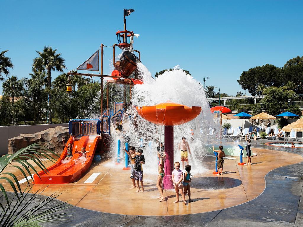 Howard Johnson By Wyndham Anaheim Hotel & Water Playground Съоръжения снимка