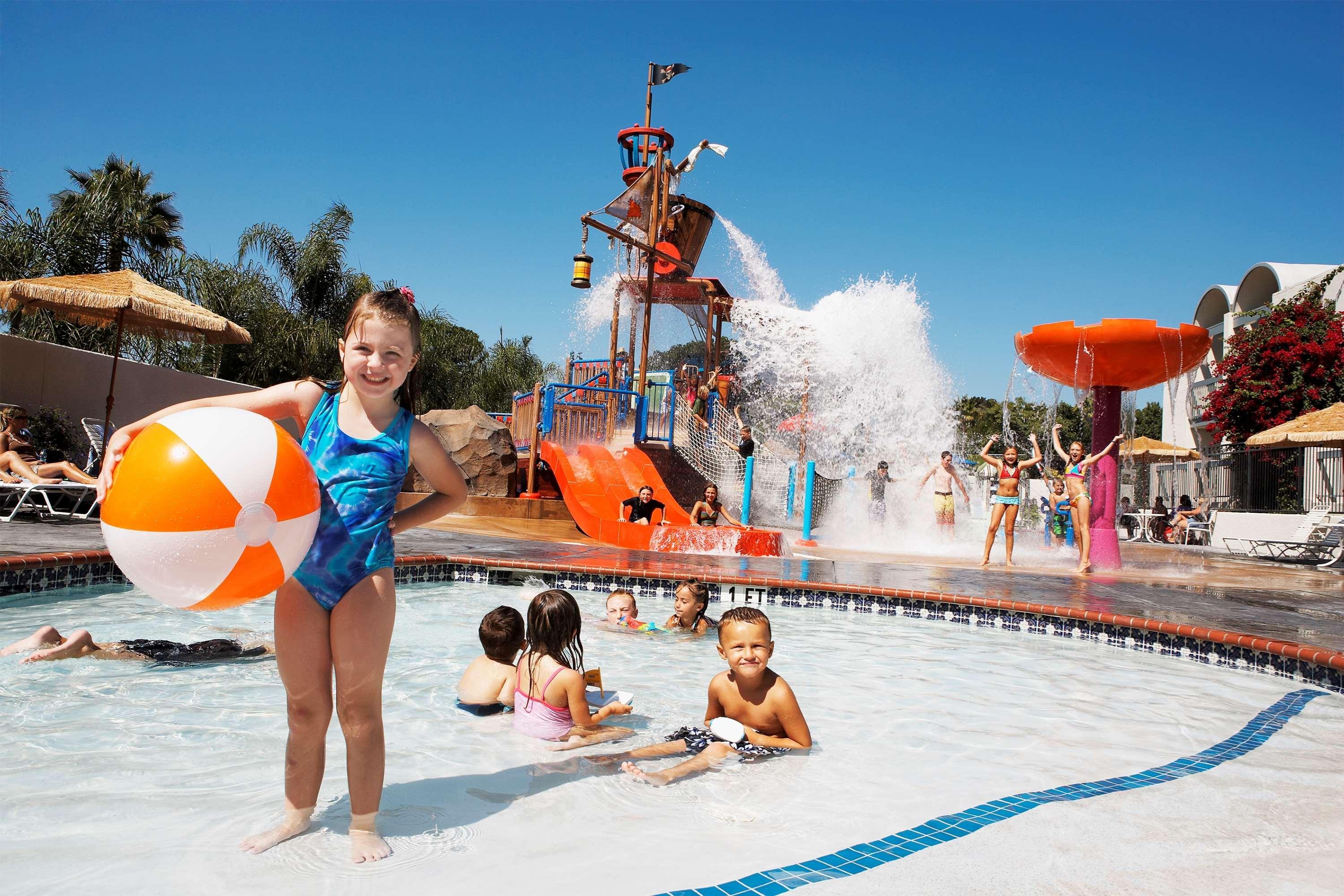 Howard Johnson By Wyndham Anaheim Hotel & Water Playground Съоръжения снимка