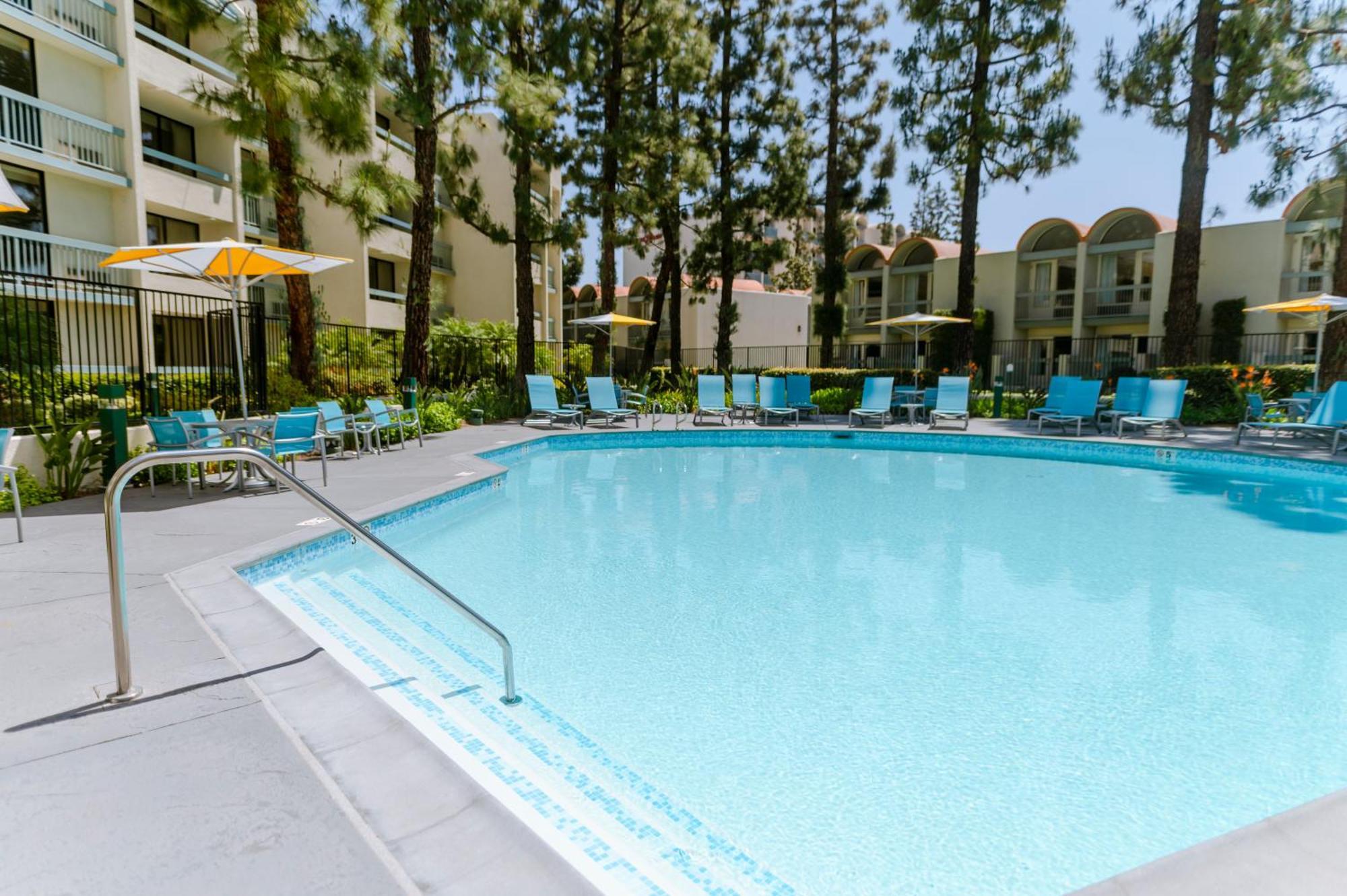 Howard Johnson By Wyndham Anaheim Hotel & Water Playground Екстериор снимка