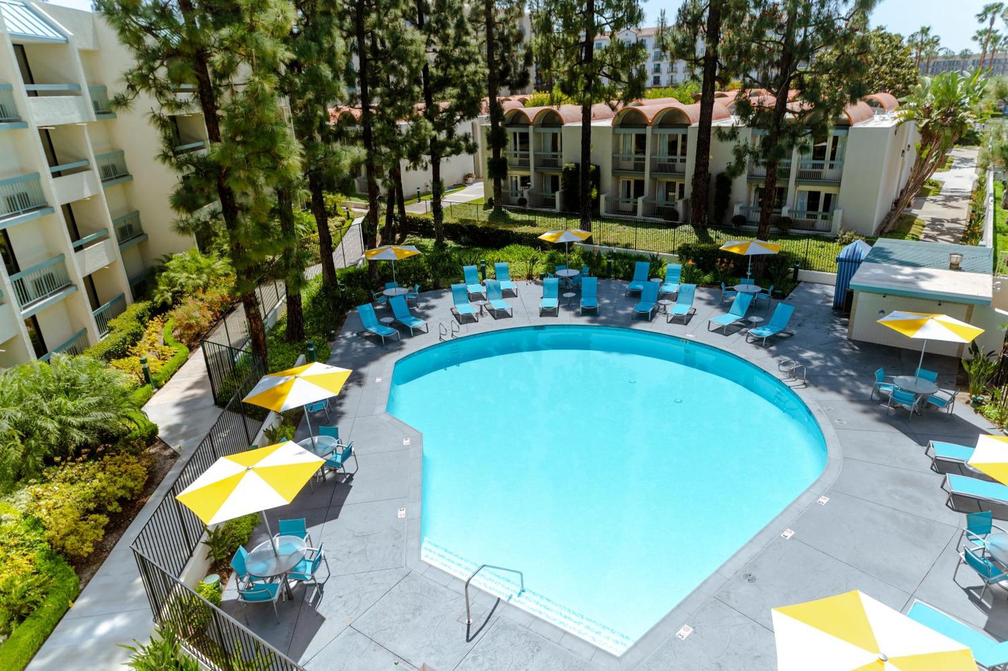 Howard Johnson By Wyndham Anaheim Hotel & Water Playground Екстериор снимка