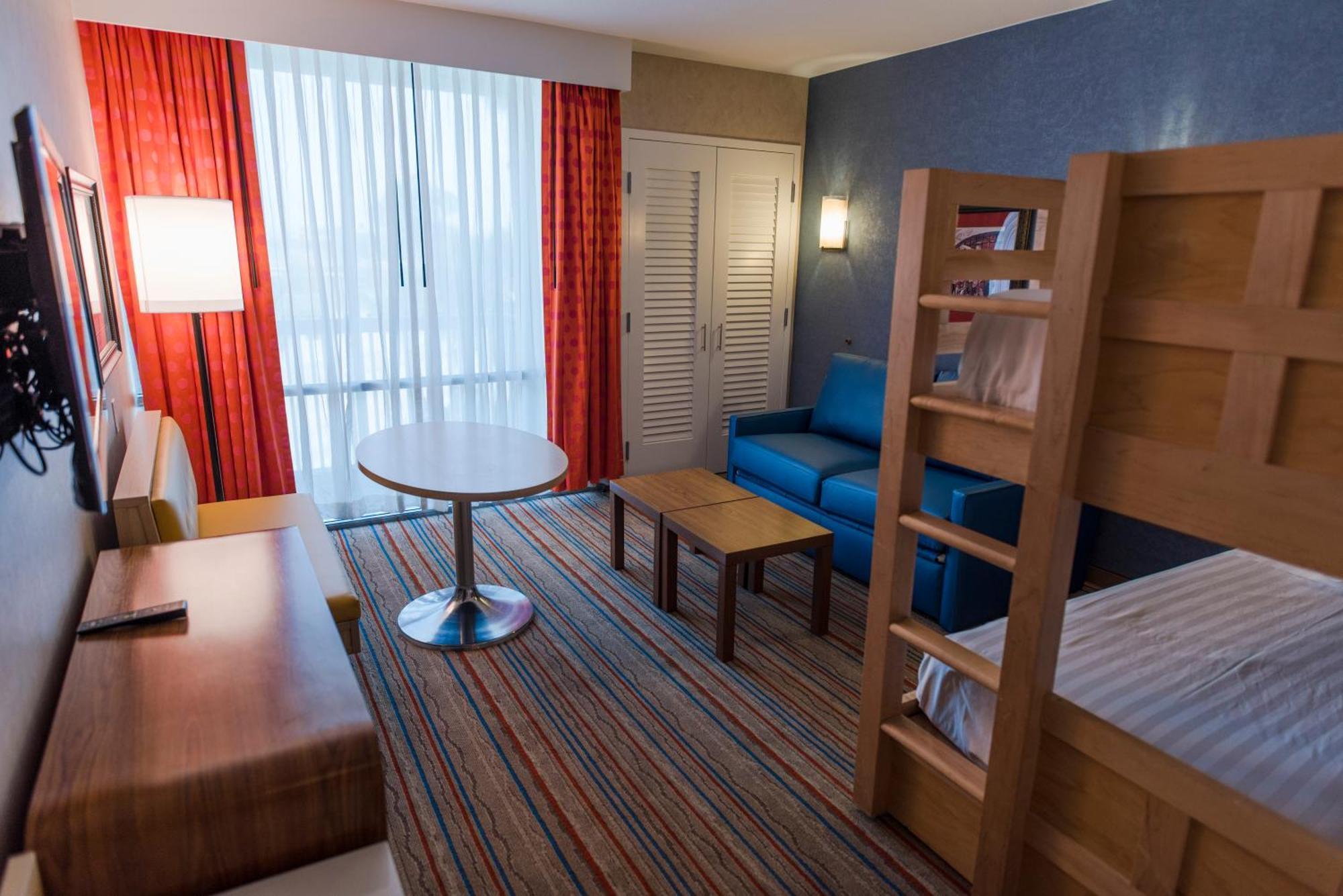 Howard Johnson By Wyndham Anaheim Hotel & Water Playground Екстериор снимка
