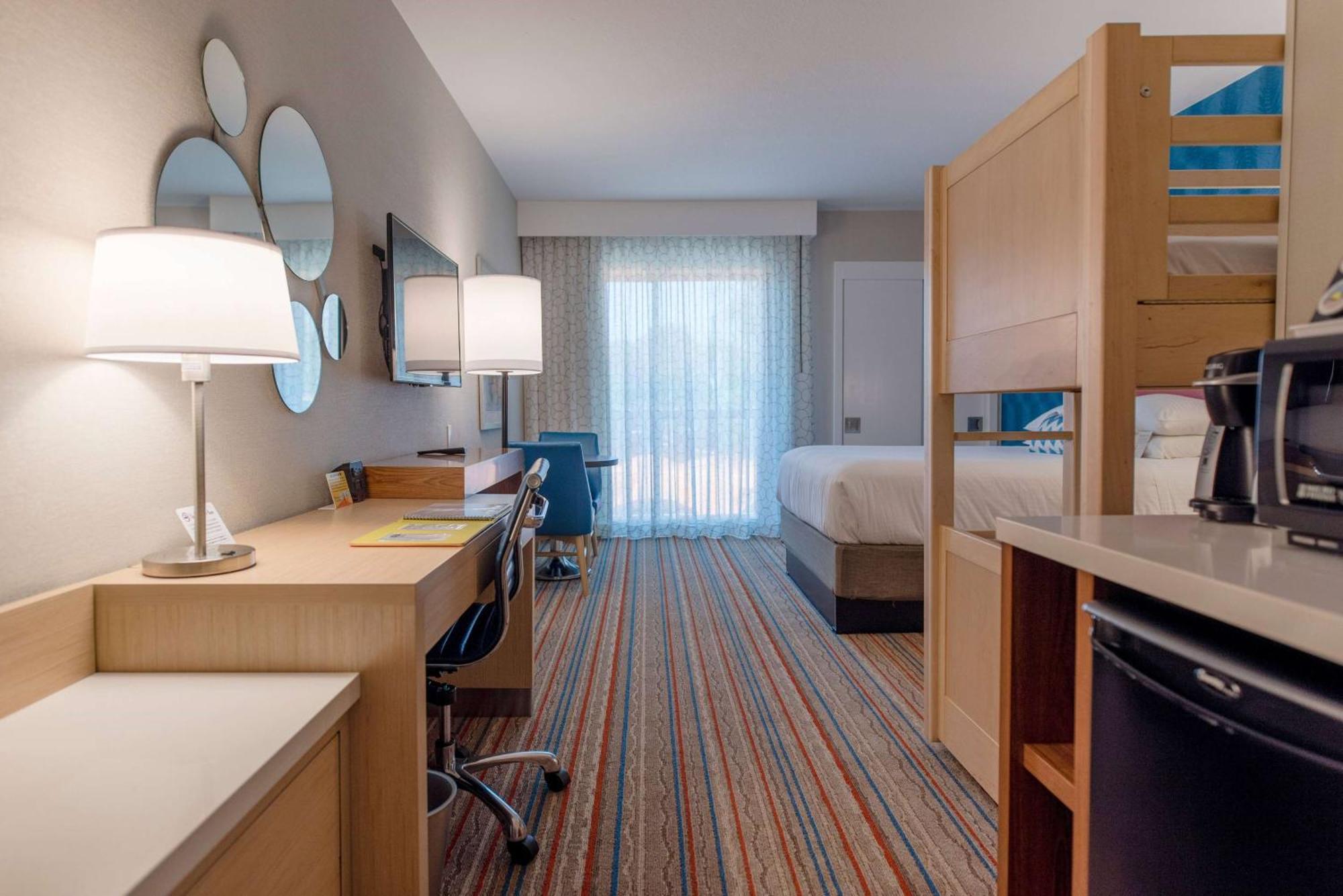 Howard Johnson By Wyndham Anaheim Hotel & Water Playground Екстериор снимка